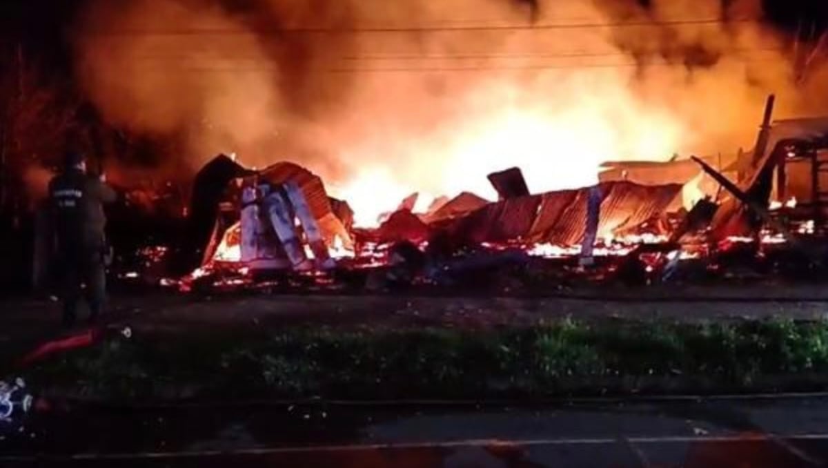Decretan tres días de duelo por la muerte en un incendio de 16 adultos mayores en una residencia en Pitrufquén