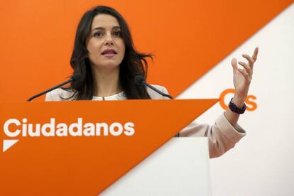 In&eacute;s Arrimadas, durante una rueda de prensa. 