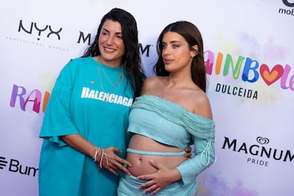 Alba Paul Ferrer y Dulceida (derecha), el 2 de julio de 2024, en el 'photocall' de Rainbow Party en Le Tavernier (Madrid).