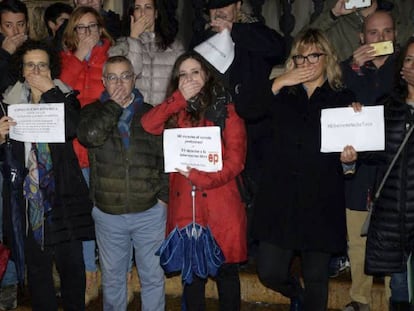 Protestas en Palma contra la decisión de requisar los teléfonos de dos periodistas que cubrían el 'caso Cursach' para averiguar filtraciones en diciembre de 2018.