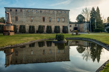 El Molino del Arco, un palacete del siglo XV que da acceso a la destilera.