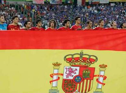 La selección española, al inicio del partido de octavos de final contra la selección francesa en la Copa del Mundo de Alemania 2006.