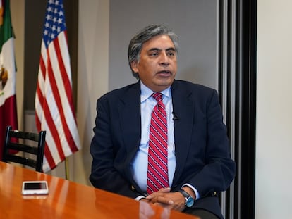 Gerardo Esquivel, candidato a la presidencia del Banco Interamericano de Desarrollo (BID) durante una entrevista en la Embajada de México en Washington, DC, 16 de noviembre de 2022.