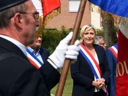 Marine Le Pen celebra el 14 de julio en su feudo de H&eacute;nin-Beaumont, en el norte de Francia