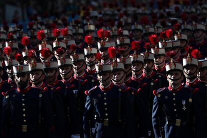 Miembros de la Guardia Real momentos antes del desfile militar, este viernes en Madrid.