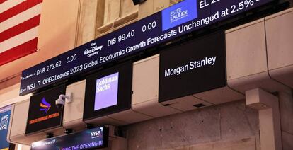 Logos de Goldman Sachs y Morgan Stanley, en la Bolsa de Nueva York.