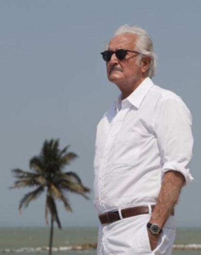 El escritor Carlos Fuentes en Cartagena de Indias.