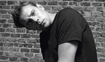 Jonathan Anderson, fotografiado en exclusiva para ICON en el estudio madrileño de Alberto García-Alix.