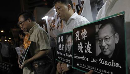 Ciudadanos en Hong Kong, recuerdan este jueves la figura de Liu Xiaobo.