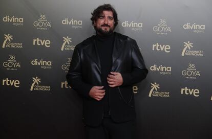 En la cena ha estado presente el cantante Antonio Orozco, que por primera vez se ha colado en estos premios por una nominación a su canción 'Que me busquen por dentro', de la película 'El Cover'. Ha mostrado ante la prensa su inmensa alegría y la de su hijo, quien no creía en un principio que fuera aspirante al Goya.