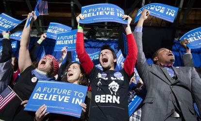 Partidarios de Bernie Sanders, en la fiesta de fin de campa&ntilde;a del martes.