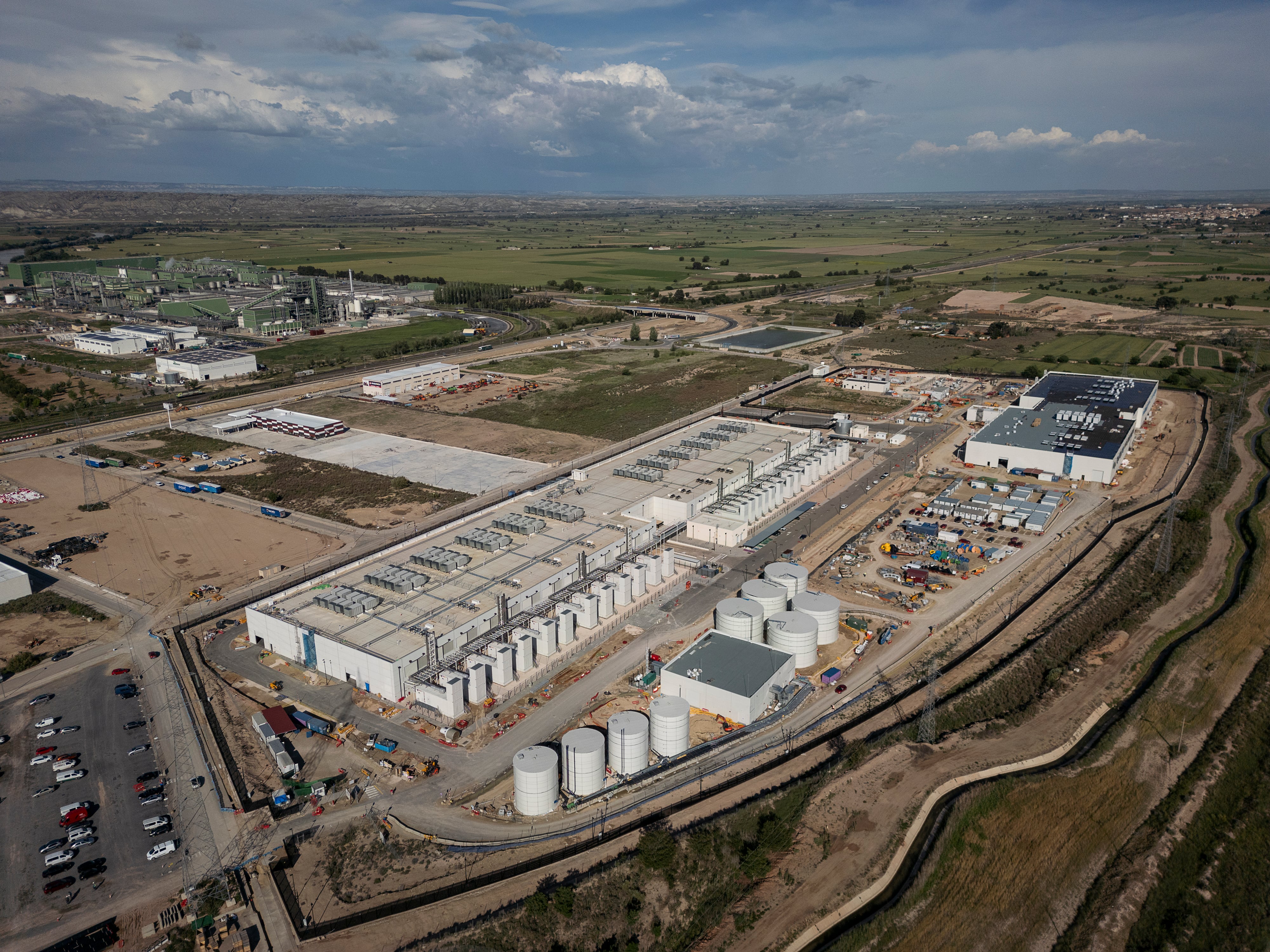 Vista aérea del centro de datos de Amazon Web Services (AWS) en El Burgo de Ebro, Aragón.