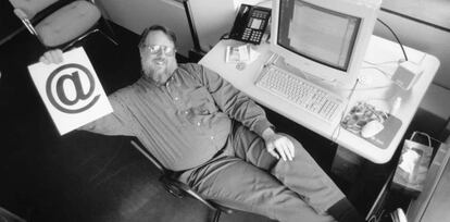 Raymond Tomlinson, programador estadounidense.