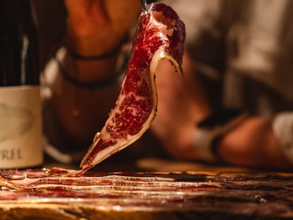 Jamón de vaca rubia gallega, una de las propuestas de Carnal, un 'steak house'
en Barcelona.