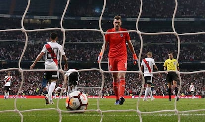 El portero de River, Franco Armani, tras el gol marcado por el Boca.