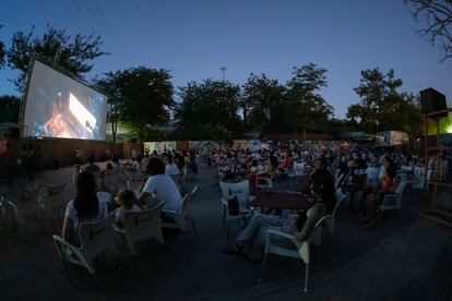 Una sesión del cine de verano La Bombilla, en julio de 2021.