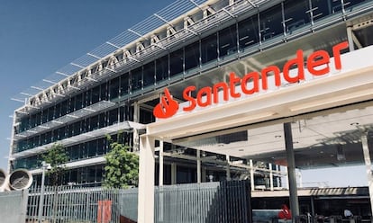 Imagen de archivo de una sede de Banco Santander.