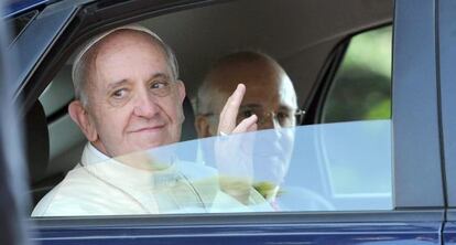 El Papa, a su llegada a Castel Gandolfo, cerca de Roma, el 14 de julio.