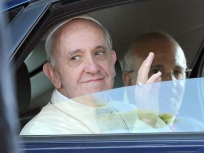 El Papa, a su llegada a Castel Gandolfo, cerca de Roma, el 14 de julio.