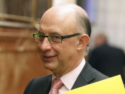 El ministro de Hacienda, Cristóbal Montoro, ayer en el Senado.
