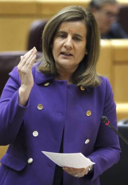 La ministra de Empleo y Seguridad Social, Fátima Báñez, durante una intervención en la sesión de control al Gobierno en el Pleno del Senado. EFE/Archivo