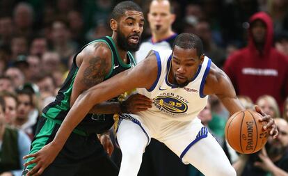 Irving y Durant, en enero.