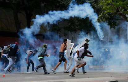 Enfrentamientos entre policía y miembros de los movimientos estudiantiles que han promovido las concentraciones contra el Gobierno de Venezuela. 