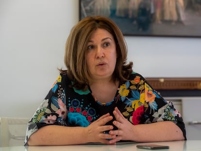 La alcaldesa de Alcorcón, Natalia de Andrés, en su despacho durante una entrevista en mayo de 2020.