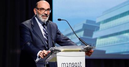 El presidente de Indra, Fernando Abril-Martorell, durante una presentación. 