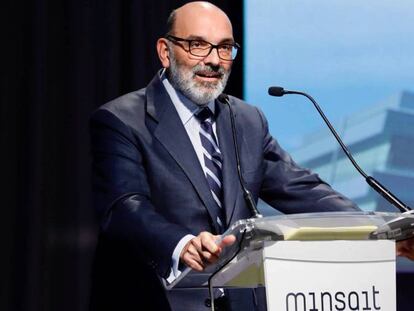 El presidente de Indra, Fernando Abril-Martorell, durante una presentación. 