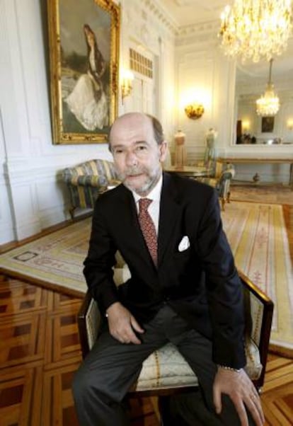 El secretario de Estado de Defensa, Pedro Argüelles en el Salón de la Reina en el Palacio de La Magdalena sede de la UIMP, momentos antes de inaugurar el seminario: " La industria de Defensa en un escenario de crisis económica ", que se celebra esta semana en la Universidad Internacional Meneéndez Pelayo.