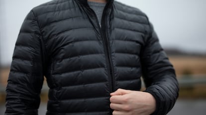 Artículo de EL PAÍS Escaparate sobre una chaqueta Columbia para hombre que está arrasando en ventas.