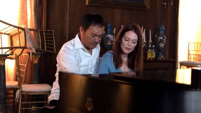 Ken Watanabe y Julianne Moore, en 'Bel canto. La última función'.