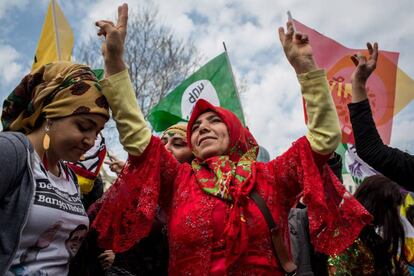 Celebración del Newroz o nuevo año kurdo en Estambul, el pasado día 21.