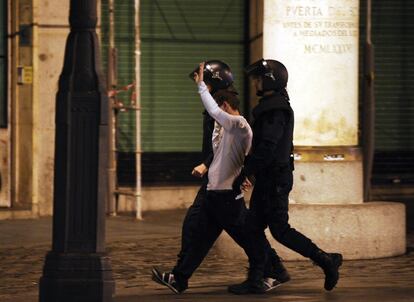 Uno de los dos detenidos esta madrugada en Puerta del Sol.