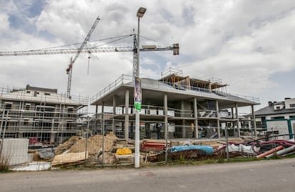 Otra de las construcciones del plan urbanístico en Loredo.