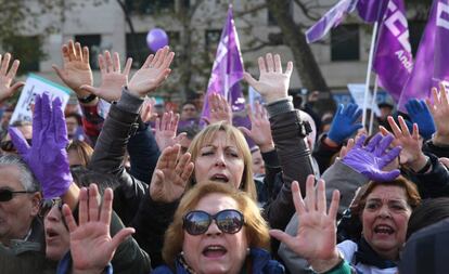 Concentración, este año en Sevilla, bajo el lema 'Ni un paso atrás en igualdad y diversidad. Nuestros derechos no se negocian'. 
 
  