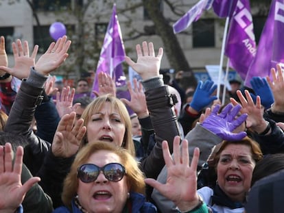 Concentración, este año en Sevilla, bajo el lema 'Ni un paso atrás en igualdad y diversidad. Nuestros derechos no se negocian'. 
 
  