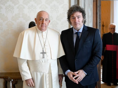 el papa francisco y javier milei