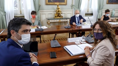 Jordi Puigneró Y Laura Vilagrà en una reunión de la Comisión Bilateral Estado-Generalitat entre los gobiernos central y catalán.