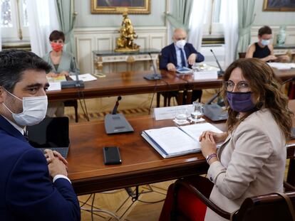 Jordi Puigneró Y Laura Vilagrà en una reunión de la Comisión Bilateral Estado-Generalitat entre los gobiernos central y catalán.