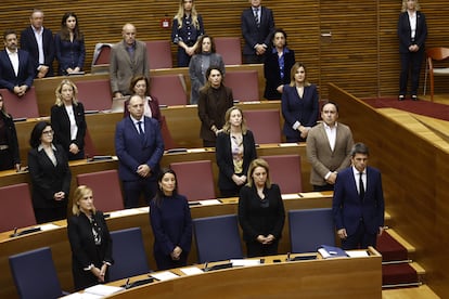 Minuto de silencio por las víctimas de la dana en las Cortes valencianas. 