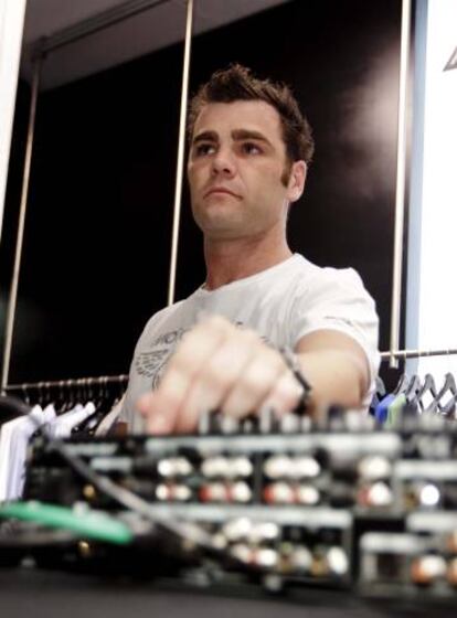 Fonsi Nieto como DJ en 2011.