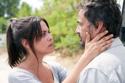 María León y Eduard Fernández, en 'Marsella'.