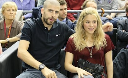 Shakira y Piqu&eacute;, en un partido de baloncesto.