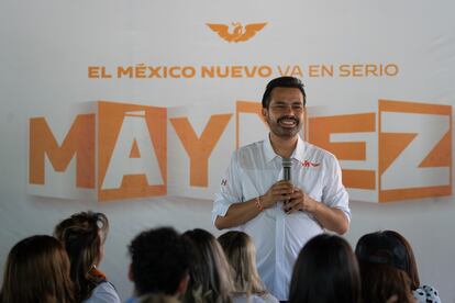 Jorge Álvarez Máynez habla a estudiantes en Hermosillo (Estado de Sonora).