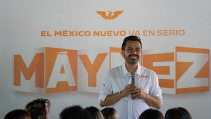 Jorge Álvarez Máynez habla a estudiantes en Hermosillo (Estado de Sonora).