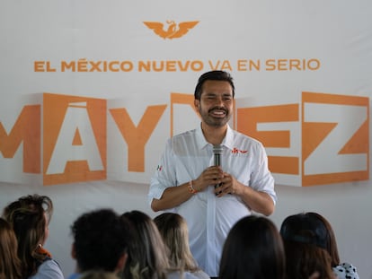 Jorge Álvarez Máynez habla a estudiantes en Hermosillo (Estado de Sonora).