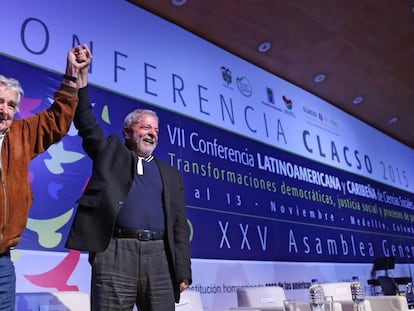 <span >Los ex presidentes Luiz Inácio Lula da Silva y José Mujica en la apertura de la VII Conferencia CLACSO 2015, Medellín, Colombia, 10 de noviembre. Foto: Ricardo Stuckert / Instituto Lula</span>