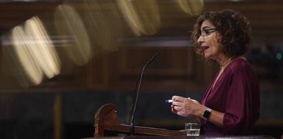 La ministra de Hacienda, María Jesús Montero, en el Congreso.